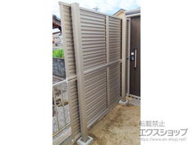 のフェンス・柵 ミエーネフェンス 目隠しルーバータイプ 2段支柱 自立建て用 施工例