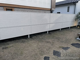 のフェンス・柵 ミエーネフェンス 目隠しルーバータイプ 2段支柱 自立建て用 施工例