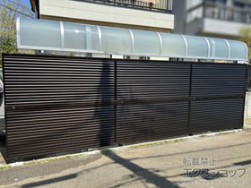 のフェンス・柵 ミエーネフェンス 目隠しルーバータイプ 2段支柱 自立建て用 施工例