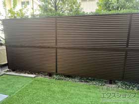 のフェンス・柵 ミエーネフェンス 目隠しルーバータイプ 2段支柱 自立建て用 施工例