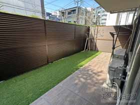 のフェンス・柵 ミエーネフェンス 目隠しルーバータイプ 2段支柱 自立建て用 施工例