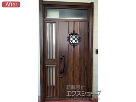 の玄関ドア リシェント玄関ドア3 D77型 断熱K4仕様 片袖飾り仕様(ランマ付)外観右吊元 ※手動仕様 施工例