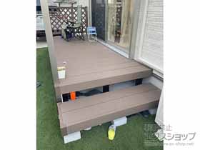 のウッドデッキ リウッドデッキ 200＋段床セット 片側面タイプ＋ リウッドデッキフェンス2型＜ラチス格子＞ 施工例