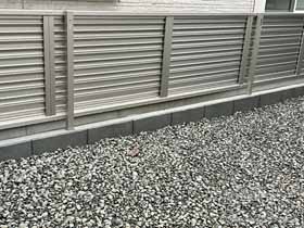 のフェンス・柵 ミエーネフェンス 目隠しルーバータイプ 自由柱施工 施工例