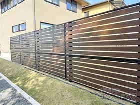 のフェンス・柵 モクアルフェンス 横板タイプ 2段支柱 自立建て用 施工例