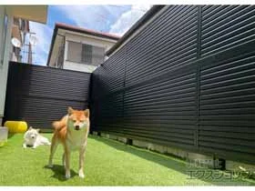Value Selectのフェンス ミエーネフェンス 目隠しルーバータイプ 2段支柱 自立建て用 施工例