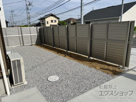 のフェンス・柵 ミエーネフェンス 目隠しルーバータイプ 2段支柱 自立建て用 施工例