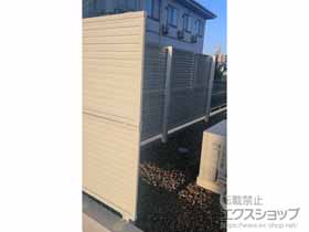 のフェンス・柵 ミエーネフェンス 目隠しルーバータイプ 2段支柱 自立建て用 施工例