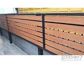 のフェンス・柵 モクアルフェンス 横板タイプ 2段支柱 自立建て用 施工例