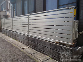 のフェンス・柵 シンプレオフェンスSY1F型 横スリット 自由柱施工 施工例