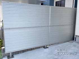のフェンス・柵 ミエーネフェンス 目隠しルーバータイプ 2段支柱 自立建て用 施工例