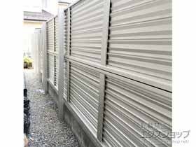 のフェンス・柵 ミエーネフェンス 目隠しルーバータイプ 2段支柱 自立建て用 施工例