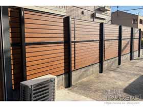 埼玉県三郷市のValue Selectのフェンス・柵・塀 モクアルフェンス 目隠しタイプ 2段支柱 自立建て用 施工例