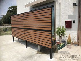 のフェンス・柵 モクアルフェンス 目隠しタイプ 2段支柱 自立建て用 施工例