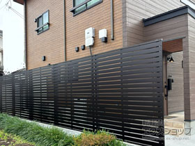 のフェンス・柵 シンプレオ フェンスYS3型 横スリット 2段支柱 自立建て用 施工例