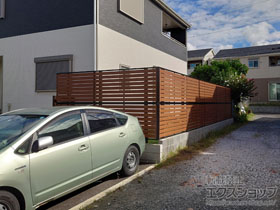 のフェンス・柵 モクアルフェンス 横板タイプ 2段支柱 自立建て用 施工例