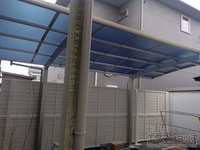 のフェンス・柵 ミエーネフェンス 目隠しルーバータイプ 2段支柱 自立建て用 施工例