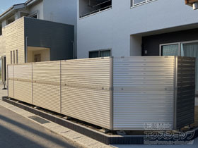のフェンス・柵 ミエーネフェンス 目隠しルーバータイプ 2段支柱 自立建て用 施工例