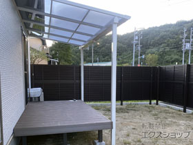 のフェンス・柵 ミエーネフェンス 目隠しルーバータイプ 2段支柱 自立建て用 施工例