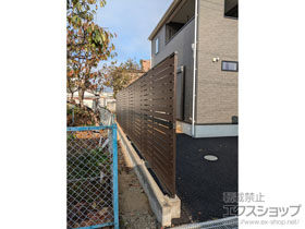 のフェンス・柵 モクアルフェンス 横板タイプ 2段支柱 自立建て用 施工例