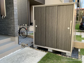 の物置・屋外倉庫 エスモ 一般型 棟数限定色WS色ウッディシルバー 1800×924×1913 関東限定 ESF-1809A-WS 施工例