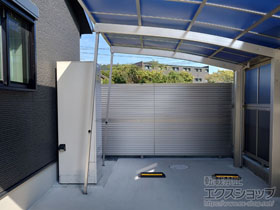 のフェンス・柵 ミエーネフェンス 目隠しルーバータイプ 2段支柱 自立建て用 施工例