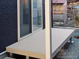 YKKAPのウッドデッキ リウッドデッキ 200+段床セット 片側面タイプ 施工例