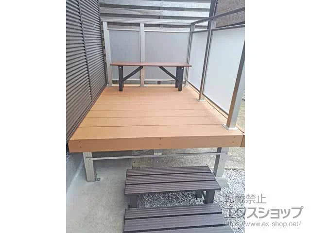 YKKAPのウッドデッキ リウッドデッキ 200+ルシアスデッキフェンスB04型<ポリカパネルタイプ> 施工例