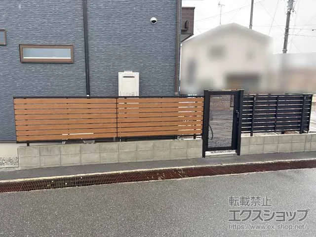 YKKAPの門扉 シンプレオ 門扉 YB1型 横格子 片開き 門柱仕様 施工例