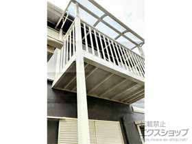 のバルコニー ビューステージHスタイル 縦太格子 単体 柱建て式＋スピーネ R型 ビューステージHスタイル屋根タイプ 単体 積雪〜20cm対応＋吊下げ物干しAセット 施工例