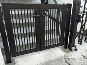 の門扉 シンプレオ門扉10型 たて粗格子 両開き 門柱使用 施工例