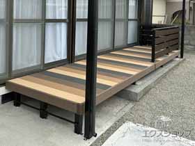 のウッドデッキ リウッドデッキ 200＋ルシアスデッキフェンスX01型＜横スリットタイプ＞ 施工例
