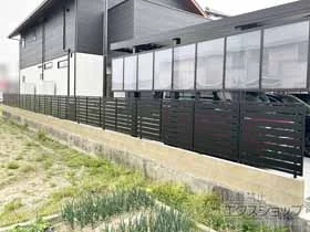Value Selectのフェンス モクハイフェンス アルミ色タイプ フリーポールタイプ 施工例