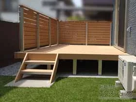 YKKAPのウッドデッキ リウッドデッキ 200+リウッドステップ5型 Sタイプ+ルシアスデッキフェンスA01型<横板格子タイプ> 施工例