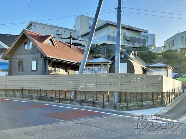 千葉県銚子市のFandFのフェンス・柵・塀 現場組立フェンス ニコボード 140サイズ 隙間10mm H2000 板8段(下隙間810mm) 施工例