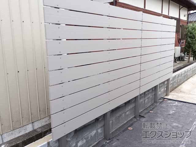 福岡県久留米市のFandFのフェンス・柵・塀 ニコボード 140サイズ 隙間10mm H2000 板10段(下隙間510mm) 施工例