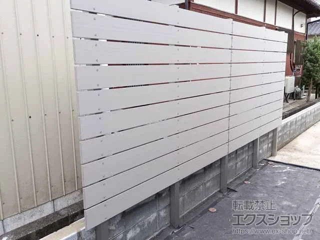 FandFのフェンス・柵・塀 ニコボード 140サイズ 隙間10mm H2000 板10段(下隙間510mm) 施工例