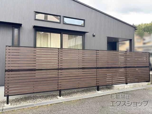 Value Selectのフェンス・柵・塀 モクアルフェンス 横板タイプ 2段支柱 自立建て用 施工例