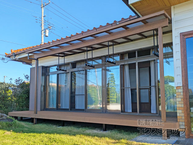 山梨県北杜市のYKKAPのテラス屋根 サザンテラス (フレーム仕様) 積雪50cm対応 テラスタイプ 単体+吊り下げ式固定物干し 標準タイプ 施工例