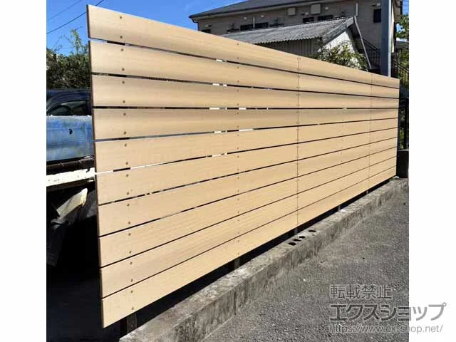 FandFのフェンス・柵・塀 現場組立フェンス ニコボード 140サイズ 高尺タイプ NiCO BOARD H1,790 板10段 隙間10mm 施工例