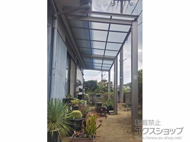 福岡県遠賀郡遠賀町のLIXIL(リクシル)のテラス屋根 フーゴF 独立テラスタイプ 連棟 積雪～20cm対応 施工例