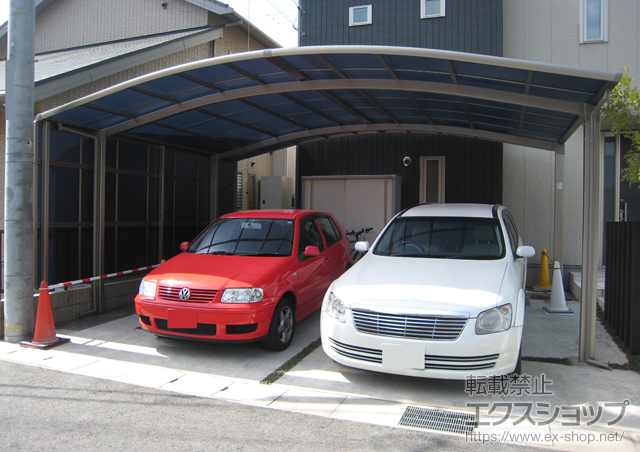 滋賀県守山市のLIXIL リクシル（トステム）のカーポート カーブポートシグマIII   ワイド 積雪〜30cm対応＋サイドパネル　3段（片側のみ） 施工例
