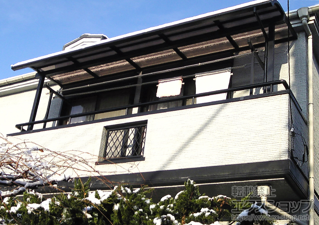 東京都東村山市のLIXIL リクシル（トステム）のバルコニー・ベランダ屋根 ライザーテラスII   R型 屋根タイプ 単体 積雪〜20cm対応 施工例
