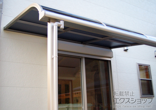 兵庫県神崎郡市川町のLIXIL リクシル（トステム）のテラス屋根 ライザーテラスII  R型 テラスタイプ 単体 積雪〜30?対応＋化粧材【1面木目調：主柱2本】（イタリアンウォールナット） 施工例