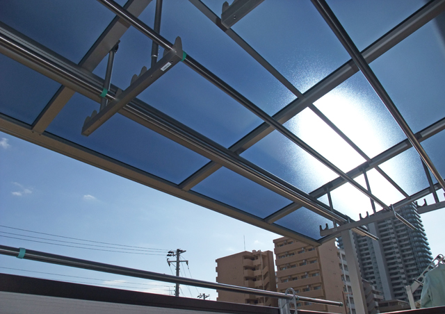 兵庫県神戸市ののバルコニー・ベランダ屋根 ヴェクターテラス F型 屋根タイプ 単体 積雪〜20?対応 施工例