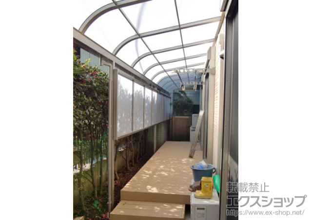 東京都目黒区のLIXIL リクシル（トステム）のテラス屋根 ライザーテラスII R型 テラスタイプ 連棟 施工例