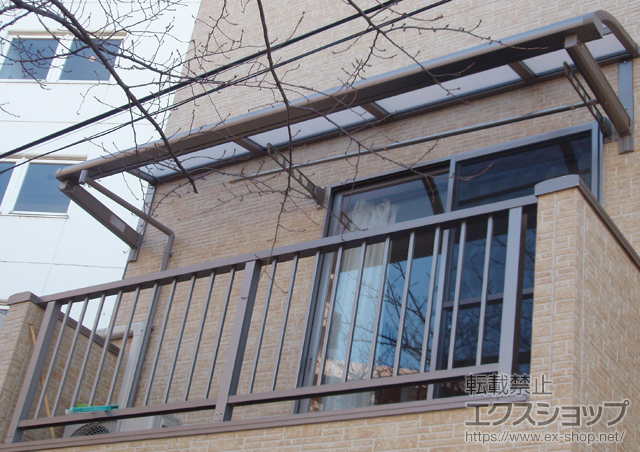 東京都板橋区のLIXIL リクシル（トステム）のバルコニー・ベランダ屋根 ライザーテラスII   R型 ルーフタイプ 単体 積雪〜20?対応 施工例