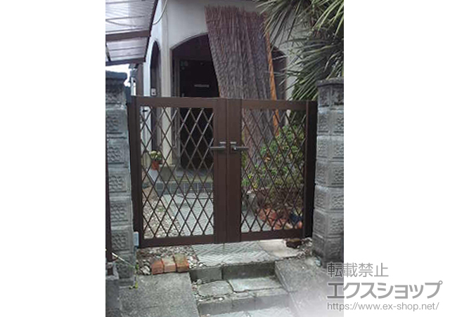 滋賀県栗東市のの門扉 エクスライン門扉4型 両開き 柱仕様 施工例