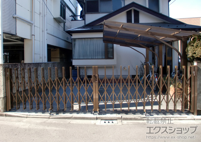 栃木県宇都宮市ののカーゲート アルシャインM型 Aタイプ ノンレール 両開き 施工例