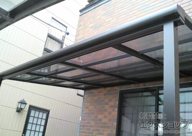 群馬県高崎市のLIXIL リクシル（トステム）のテラス屋根 ライザーテラスII F型 テラスタイプ 単体 積雪〜30cm対応 施工例